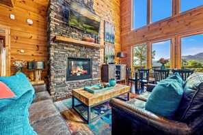 Smart TV, chimenea y reproductor de DVD 
