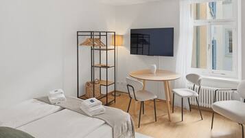 Schreibtisch, Bügeleisen/Bügelbrett, WLAN, Bettwäsche