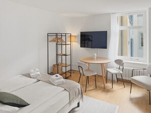 Schreibtisch, Bügeleisen/Bügelbrett, WLAN, Bettwäsche