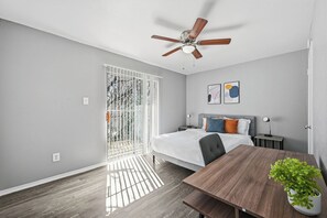 1 bedroom, desk, iron/ironing board, travel cot - Balcony views in 1-bedroom apartment (Denton)