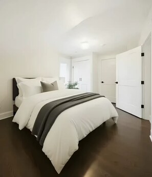 2 bedrooms, iron/ironing board, free WiFi, bed sheets - Trendy Home - Historic Walkerville Distillery District (Windsor)
