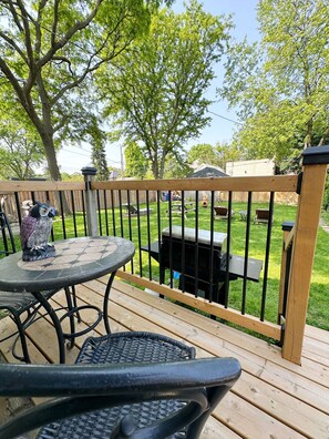 Outdoor dining - Trendy Home - Historic Walkerville Distillery District (Windsor)