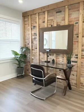 Interior - Trendy Home - Historic Walkerville Distillery District (Windsor)