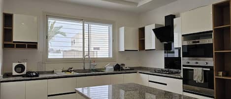 Villa, 3 Bedrooms, Accessible, Smoking | Interior