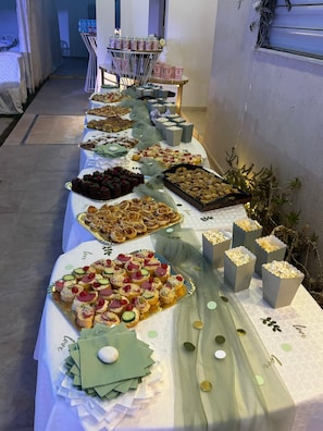 A buffet table with various food items and decorations. - Luxurious Villa Rental in Houmt Souk, Djerba - Perfect Family Retreat (Houmt Souk)