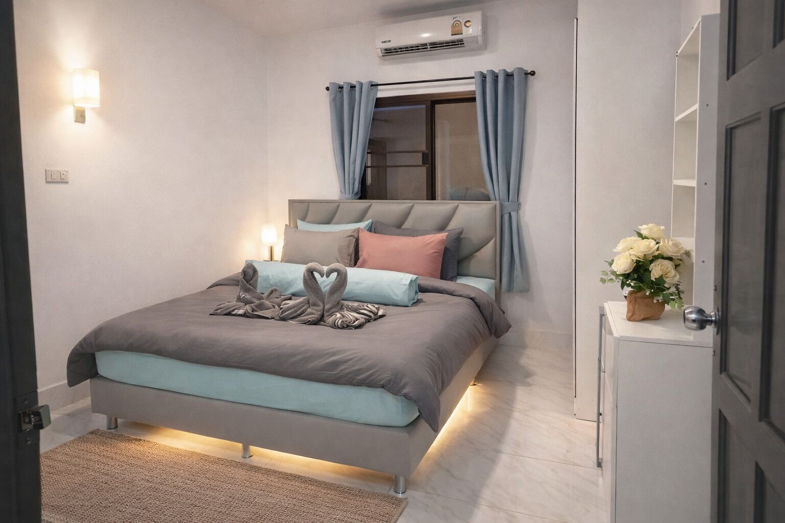 3 bedrooms, in-room safe, free WiFi, bed sheets