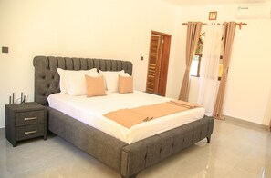 3 bedrooms, iron/ironing board, WiFi, bed sheets - 3 Bedroom Villa Marina with AC (Mtwapa)