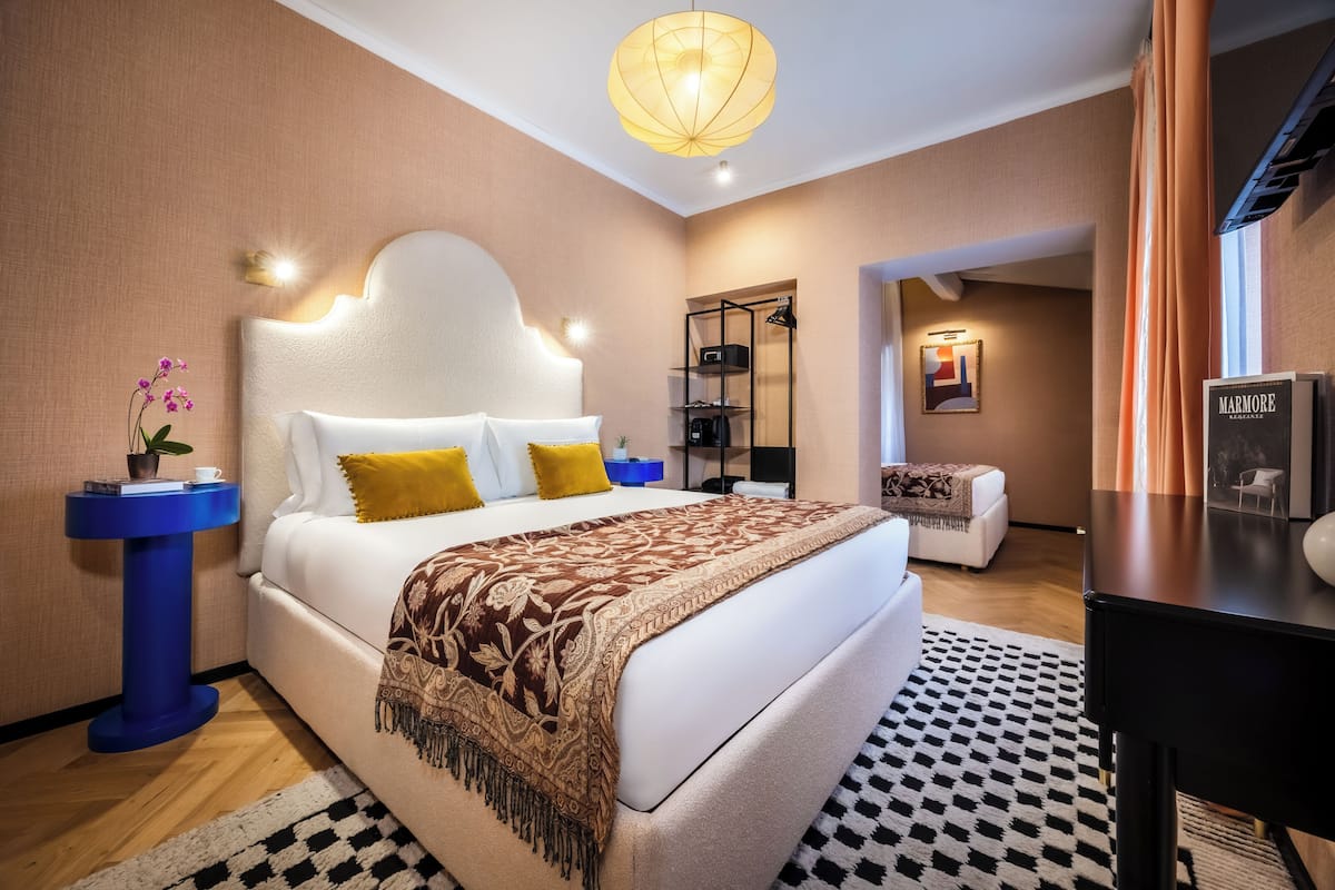 Classic Quadruple Room | In-room safe, desk, WiFi (free)