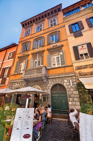 Front of property - The Couper Bocca di Leone  (Rome)