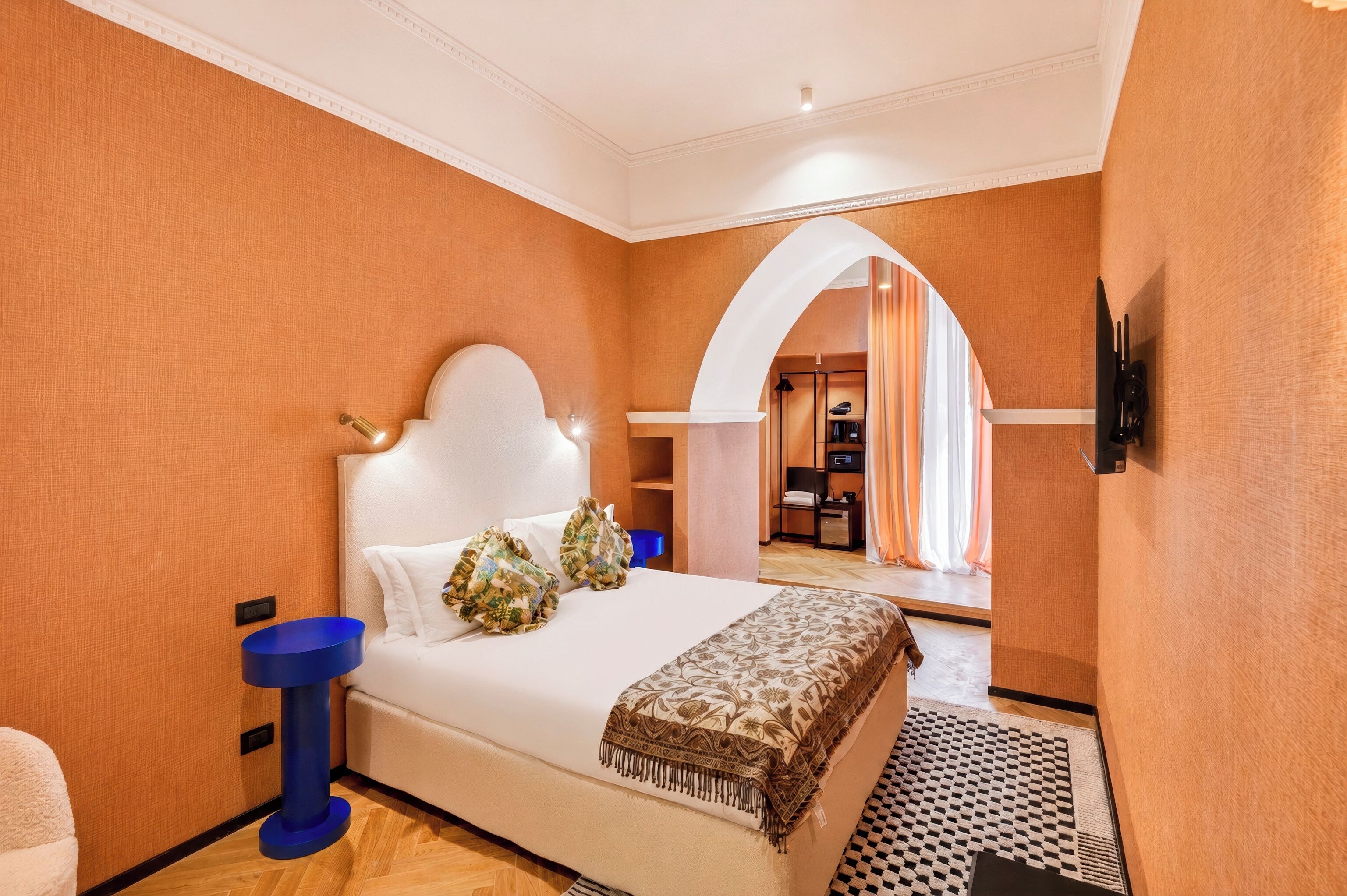 In-room safe, desk, free WiFi