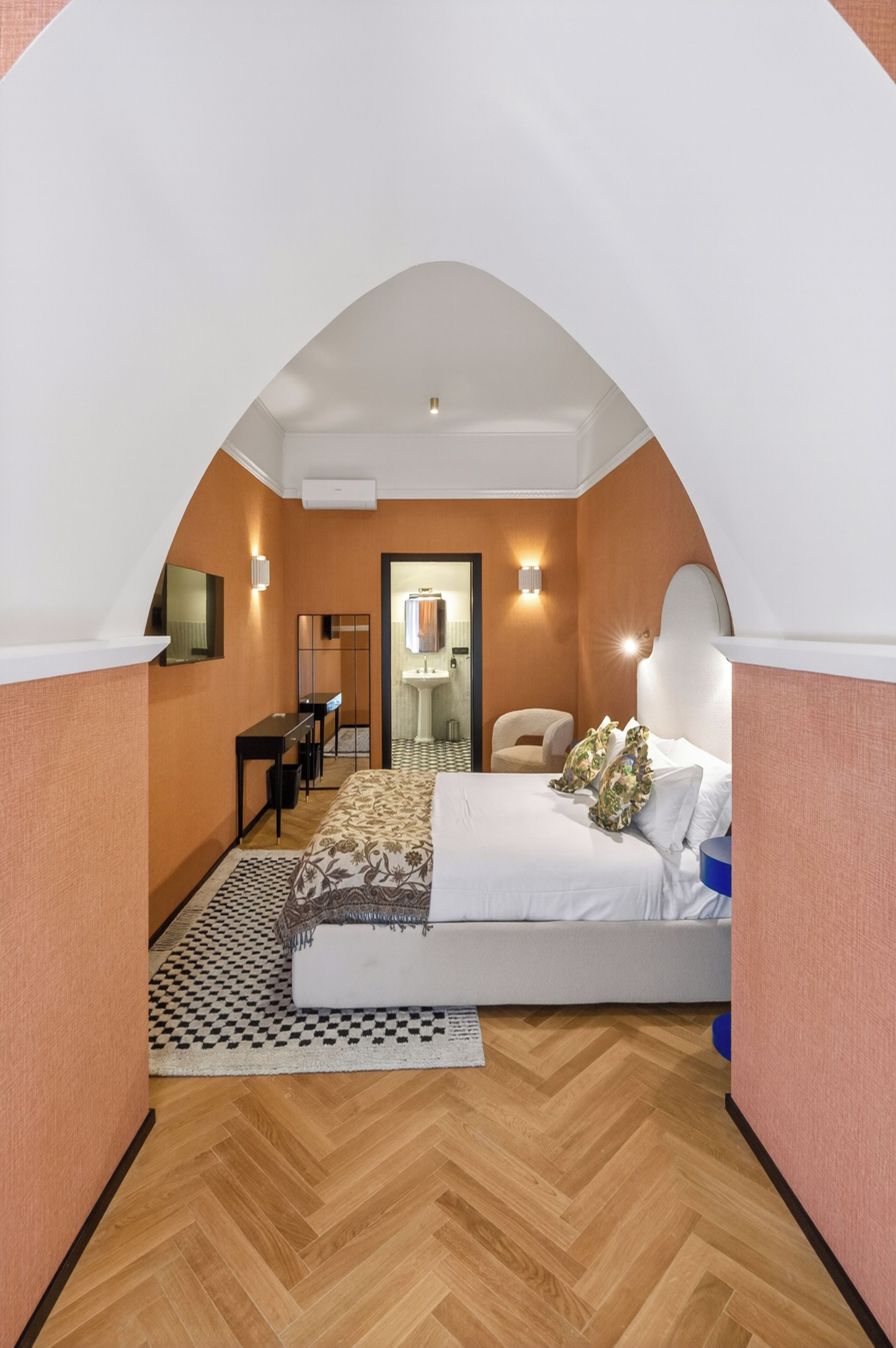 Comfort Triple Room | In-room safe, desk, free WiFi
