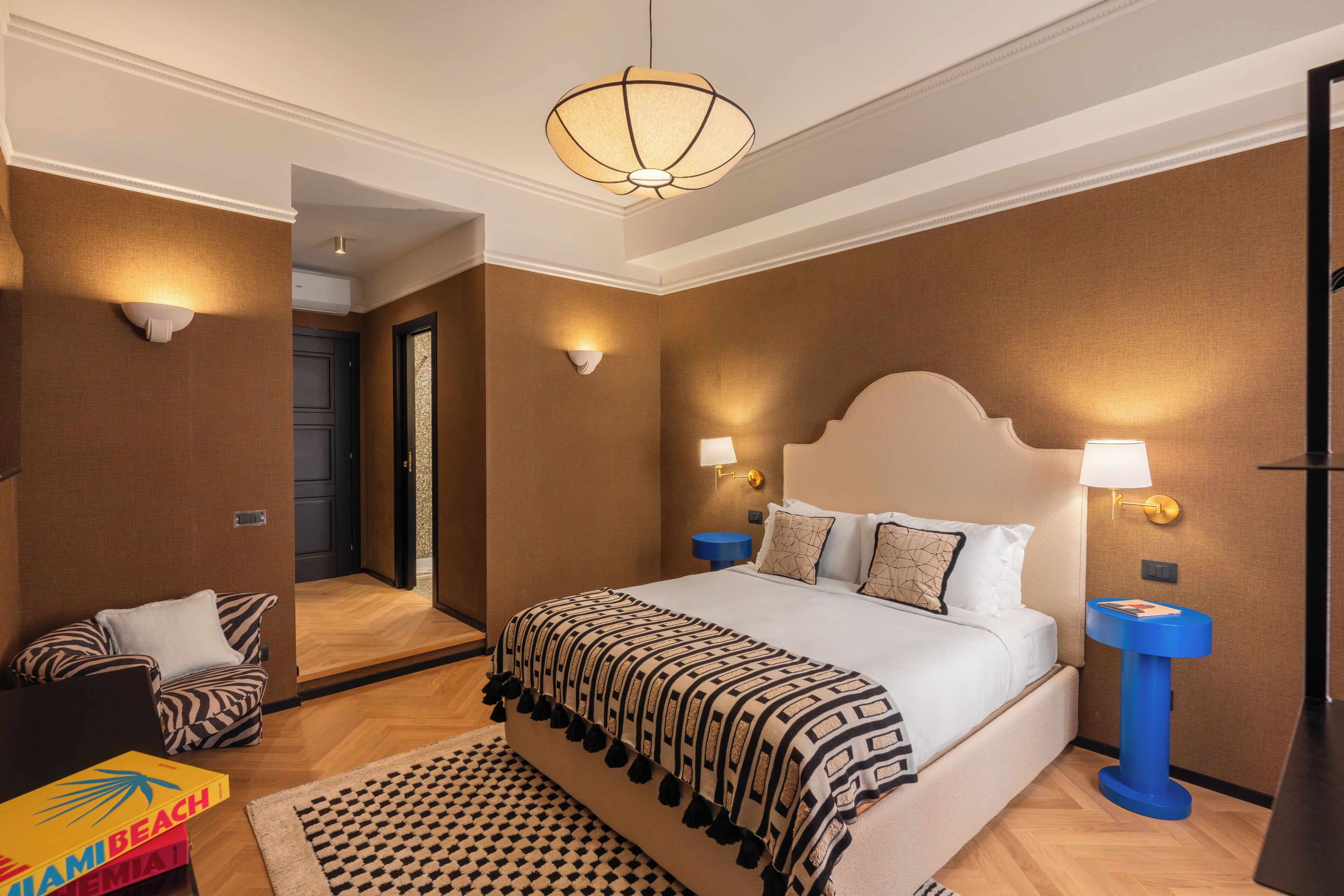 华丽客房 | 客房内保险箱、办公桌、免费 WiFi