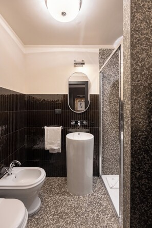 Unclassified image, 4 of 8, button - The Couper Bocca di Leone  (Rome)