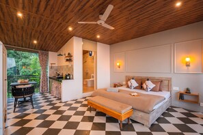 Premium Studio, Balcony, Mountain View | Desk, laptop workspace, free WiFi