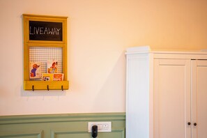 Premium Studio, Balcony, Mountain View | Desk, laptop workspace, free WiFi - Liveaway Dharamkot by PACK (McLeod Ganj)