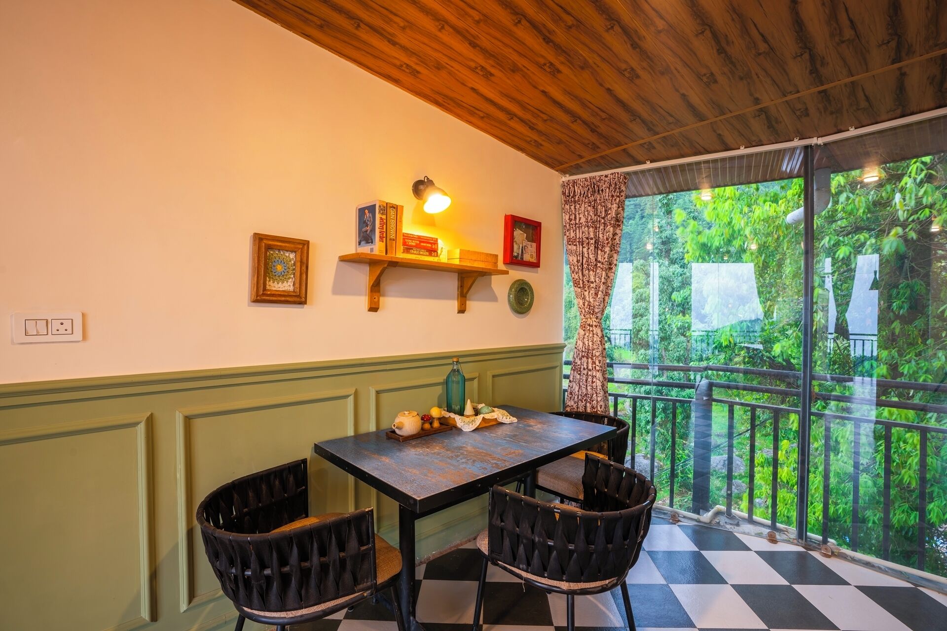 Bureau, espace de travail pour ordinateur portable, Wi-Fi gratuit