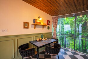 Desk, laptop workspace, free WiFi - Liveaway Dharamkot by PACK (McLeod Ganj)