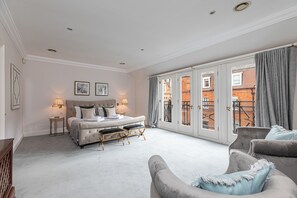 Smart TV - Luxury 6BR Knightsbridge house w/ Parking (London)