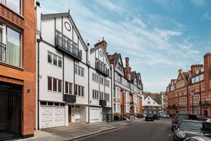 Exterior - Luxury 6BR Knightsbridge house w/ Parking (London)