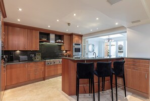 Private kitchen - Luxury 6BR Knightsbridge house w/ Parking (London)
