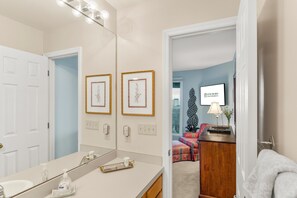 Interior - Shenandoah Ridge 04 with Wintergreen Advantage (Wintergreen)