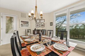 Dining - Shenandoah Ridge 04 with Wintergreen Advantage (Wintergreen)