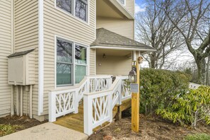 Exterior - Shenandoah Ridge 04 with Wintergreen Advantage (Wintergreen)