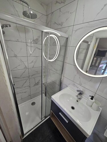 Stylish City Centre Hideaway & Hot Tub