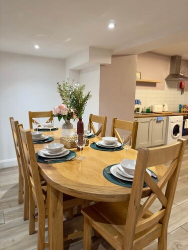 Stylish City Centre Hideaway & Hot Tub