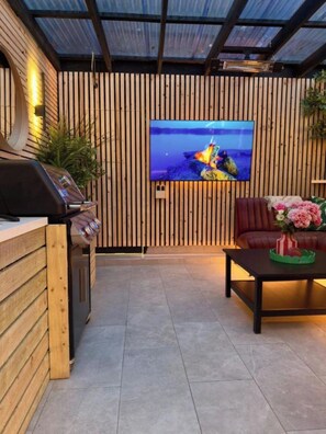 Interior - Stylish City Centre Hideaway & Hot Tub (Galway)