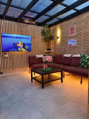 Interior - Stylish City Centre Hideaway & Hot Tub (Galway)