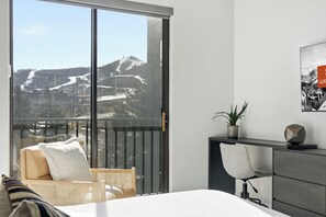 1 bedroom, iron/ironing board, free WiFi, bed sheets - Luxury 1BR Mason Condo With Unique Ski Chairr, Resort Amentities, AC (Heber City)