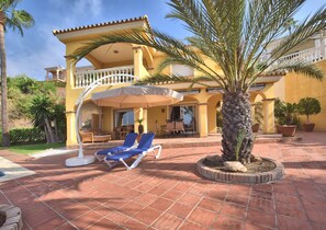 Terrace/patio - Charming villa with private pool in Mijas Costa (Mijas)