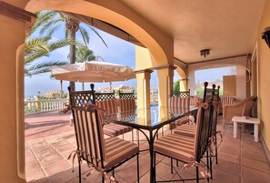 Outdoor dining - Charming villa with private pool in Mijas Costa (Mijas)