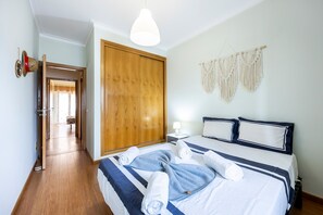 3 chambres, fer et planche à repasser, Wi-Fi, draps fournis
