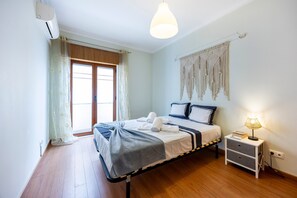 3 chambres, fer et planche à repasser, Wi-Fi, draps fournis