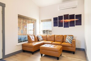 Unclassified image, 4 of 17, button - 2 King Beds:Spokane Airport Layove, Near Casino, Fairchild AFB: Free Laundry (Spokane)