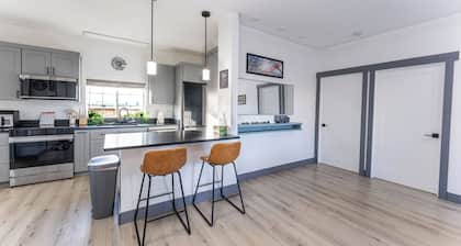 2 King Beds: Spokane Airport Layover, Near Casino, Fairchild AFB: Free Laundry