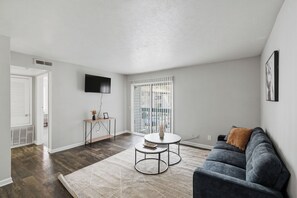 Smart TV, offices - Cozy Downtown Stone Mountain Apartment (Stone Mountain)