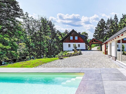 Wonderful private villa for 12 people with pool, WIFI, TV, terrace and pets allowed