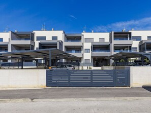 Architecture, Urban Design, Composite Material, Apartment, Metal, Mixed-Use, Concrete, Shade, Condominium