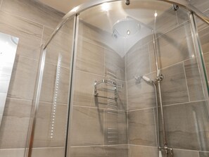 Shower - Little Esklets (Whitby)