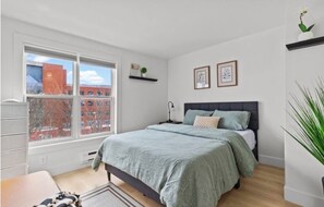 3 habitaciones, tabla de planchar con plancha, wifi y ropa de cama 