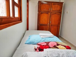 2 bedrooms, WiFi, bed sheets - Family apartment next to the park + free parking (Támesis)