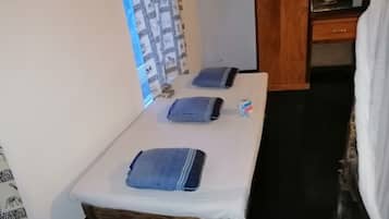 Chambre Deluxe avec lits jumeaux | Wi-Fi gratuit, draps fournis