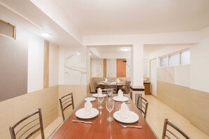 Dining - IQRA Explore Hills by Oakwood Valley Retreat Darjeeling (Darjeeling)