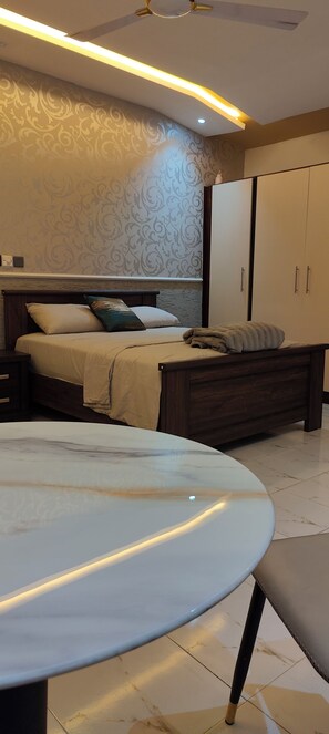 4 bedrooms, iron/ironing board, WiFi, bed sheets - Perfect 4-bedroom bungalow with AC in serene Tema neighborhood (Tema)