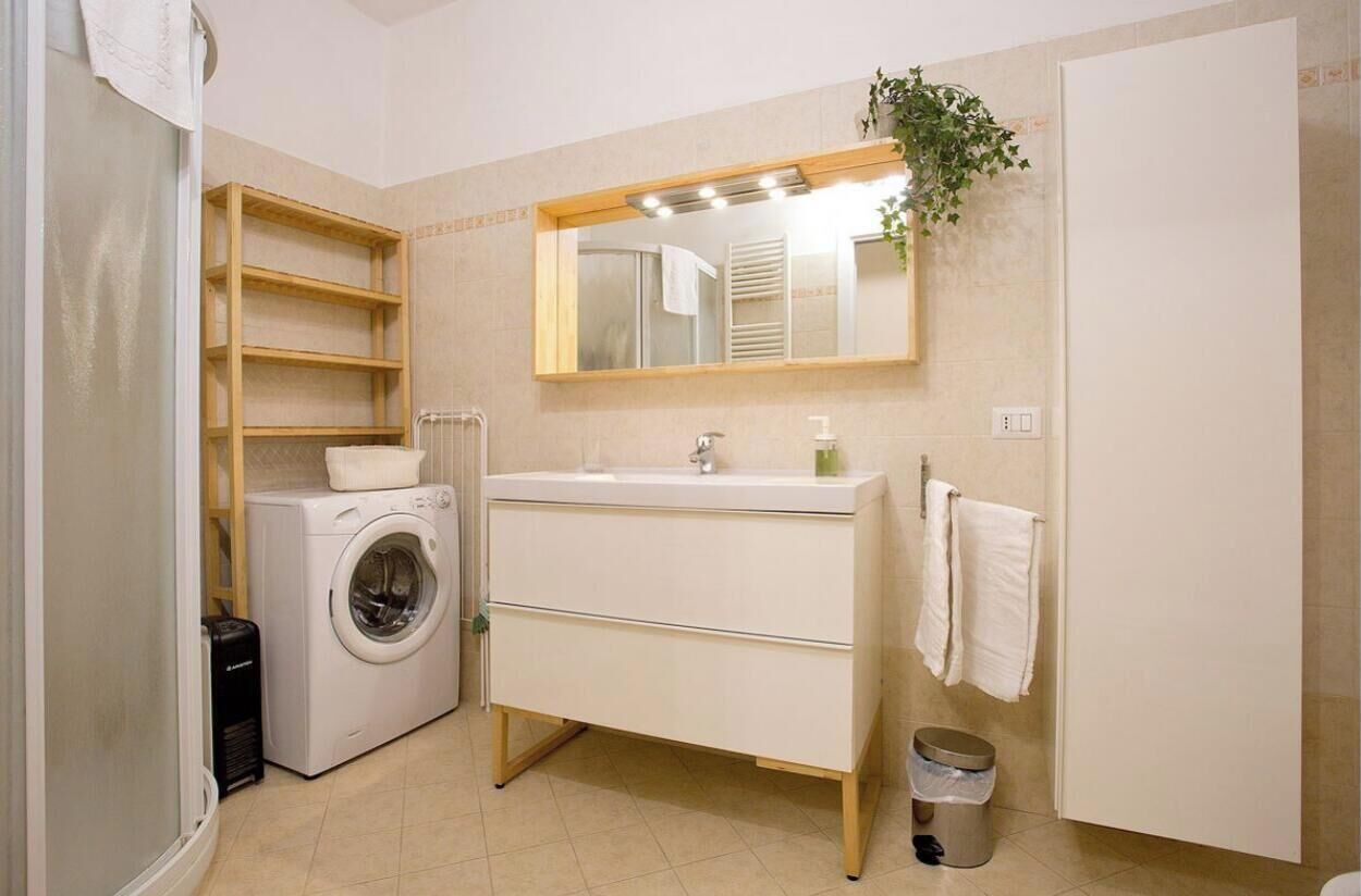 Douche, bidet, serviettes fournies