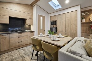 House | 2 bedrooms - Host Stay Honey Bee Lodge (York)