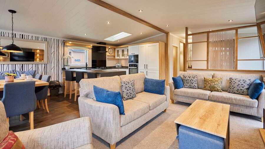 Host Stay Four Seasons Lodge